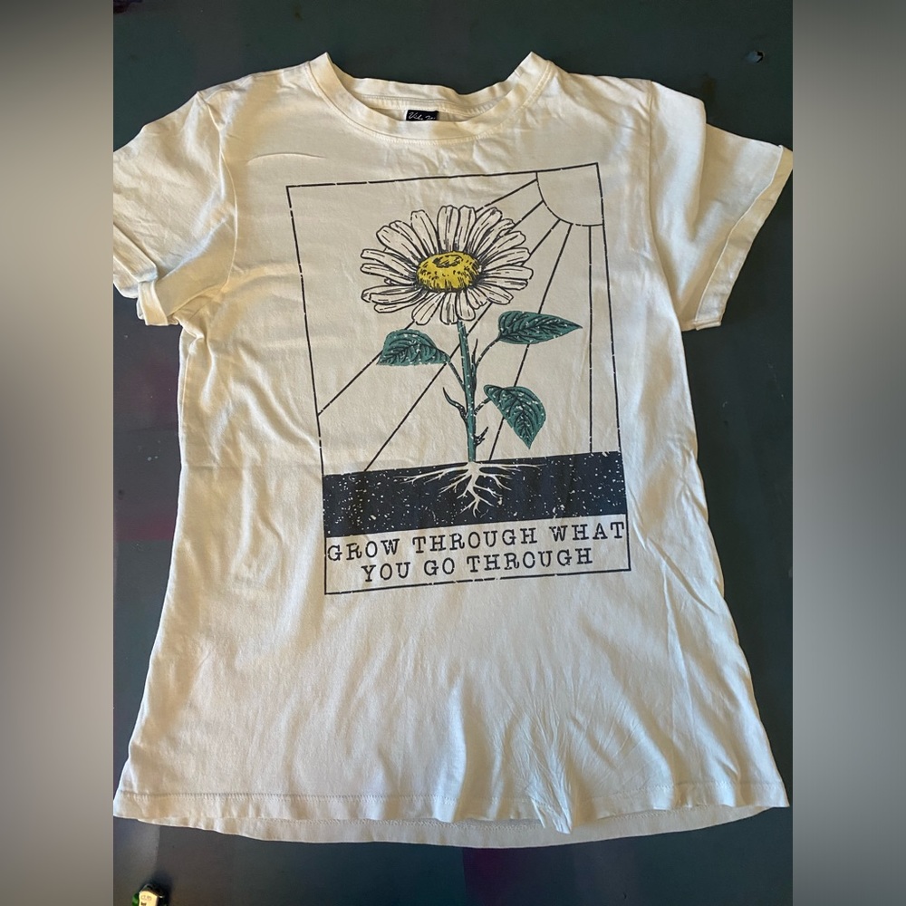 Vibe N T shirt Cream small